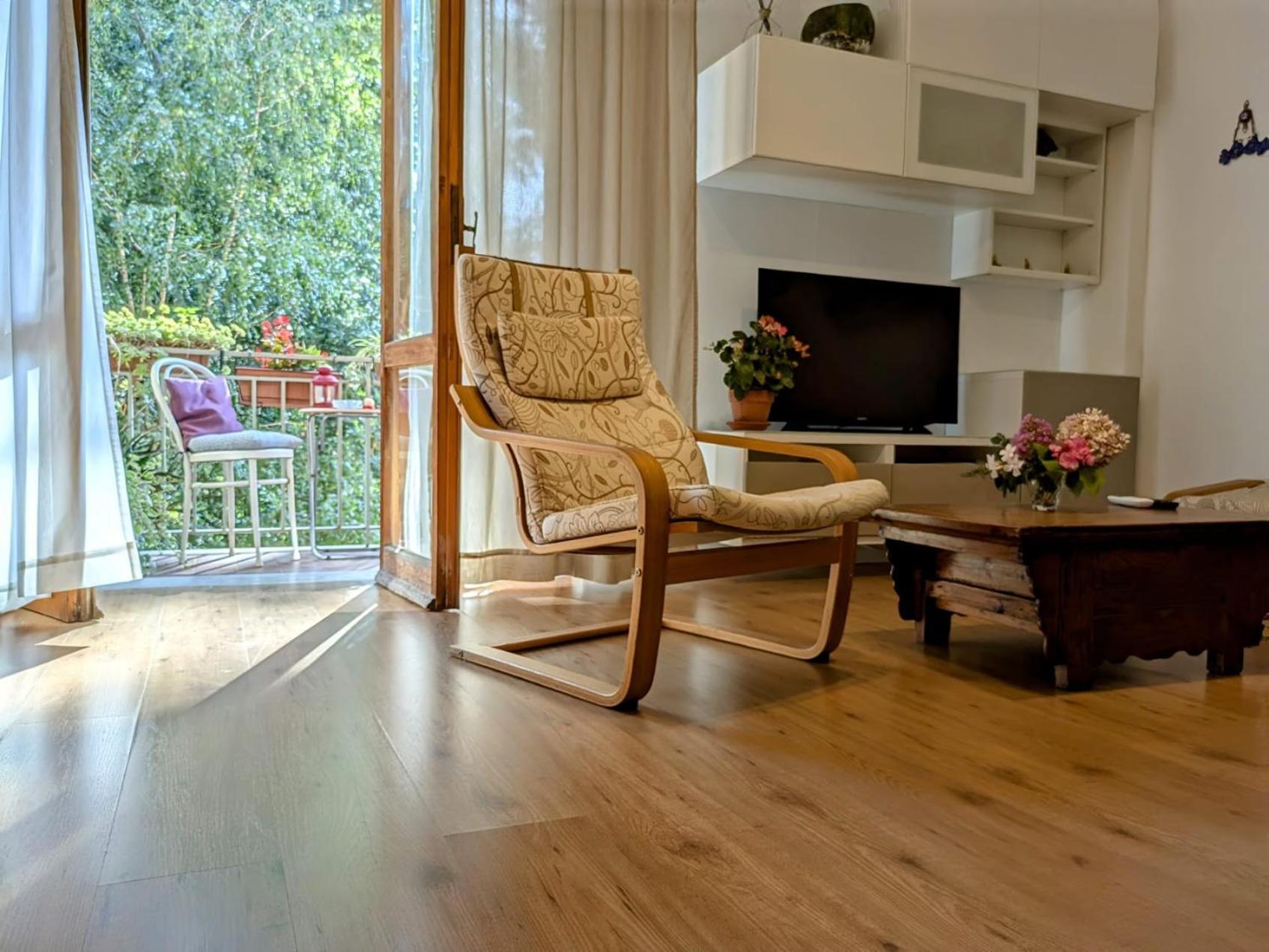 לוקה Appartamento Viale Puccini - Free Gated Parking - 3 Minutes From Center מראה חיצוני תמונה